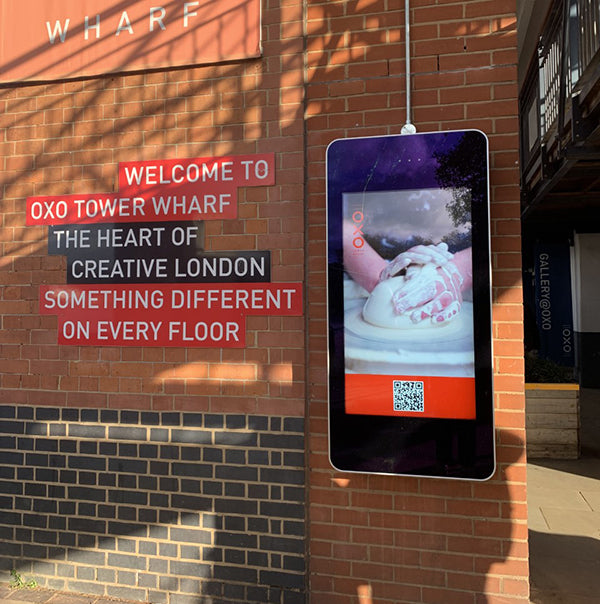 Wall-Mounted 22" to 86" Outdoor Digital Advertising Display